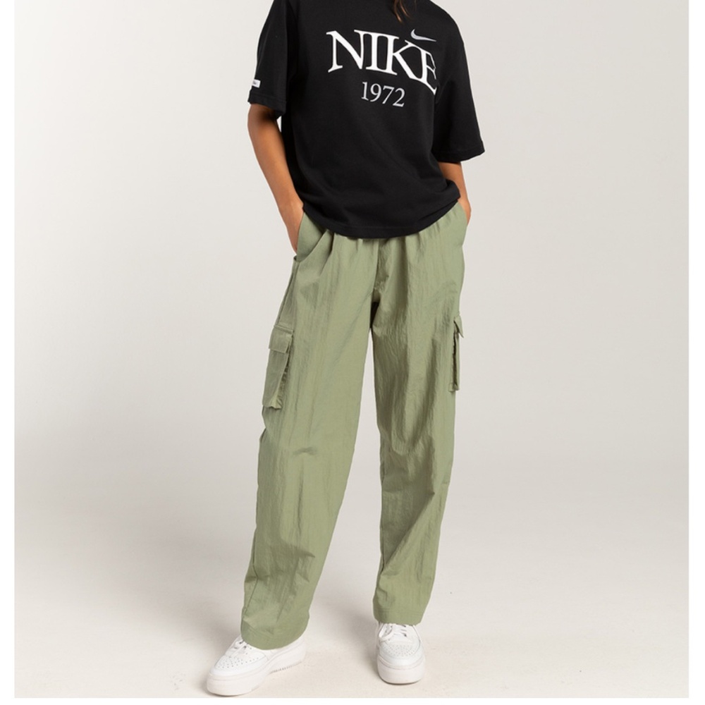 Nike cargo pants - women’s size M